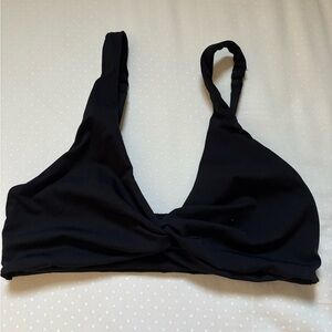 black twist front workout sports bra